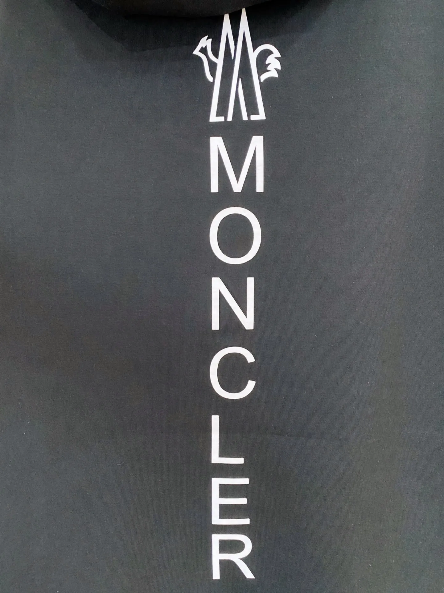 29 Moncler 2026 New Arrival ✨ ， ， 。 ， Classic ， ， 。 ， 。 ：White、Black Sizes：S‑XL